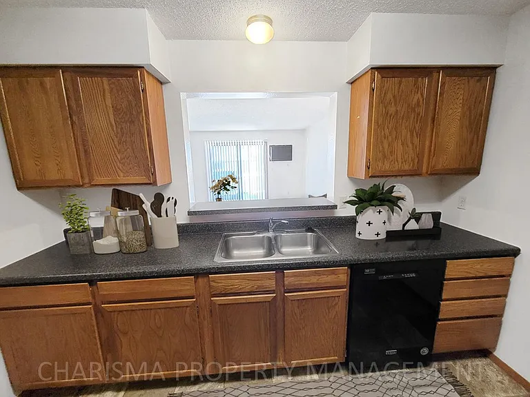 Park Apartments — Photo 17