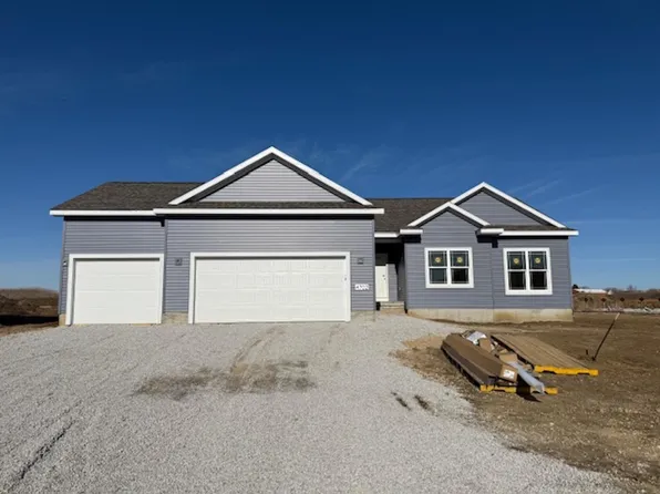 4702 Wild Horse Dr, Cedar Falls, IA 50613