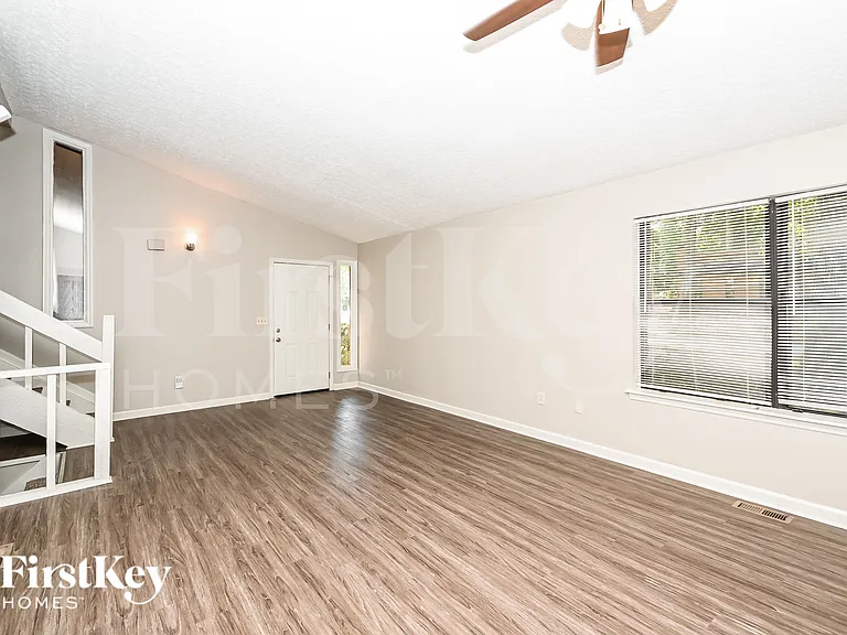 6829 Ivy Log Dr — Photo 8