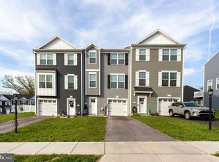 39 Overlook Dr, Hanover, PA 17331