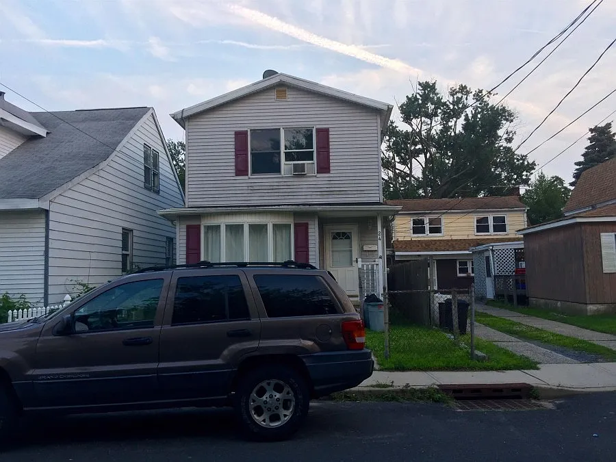 24 Linton Pl photo 1
