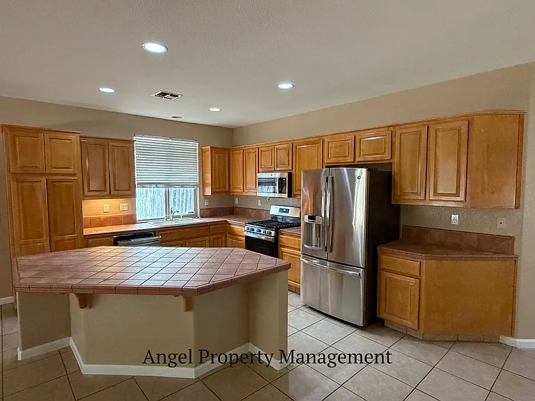 10101 E Taron Dr — Photo 2