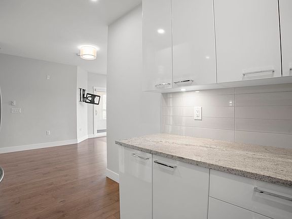 5th image of 22315 122nd Ave #306