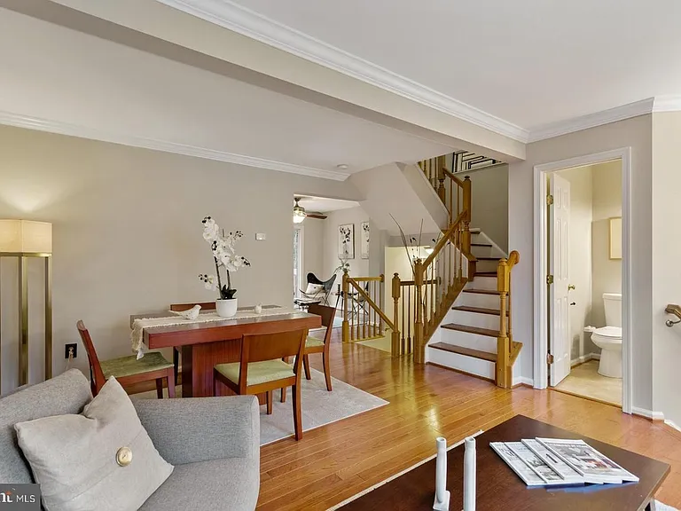6213 Abbottsbury Row — Photo 4