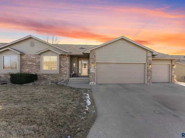 2303 W Brook Haven Pl, Sioux Falls, SD 57108