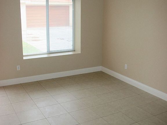 4th image of 2915 Brookside Dr #2932570