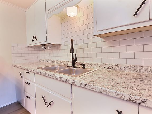3rd image of 713.5 N Wilson Ave
