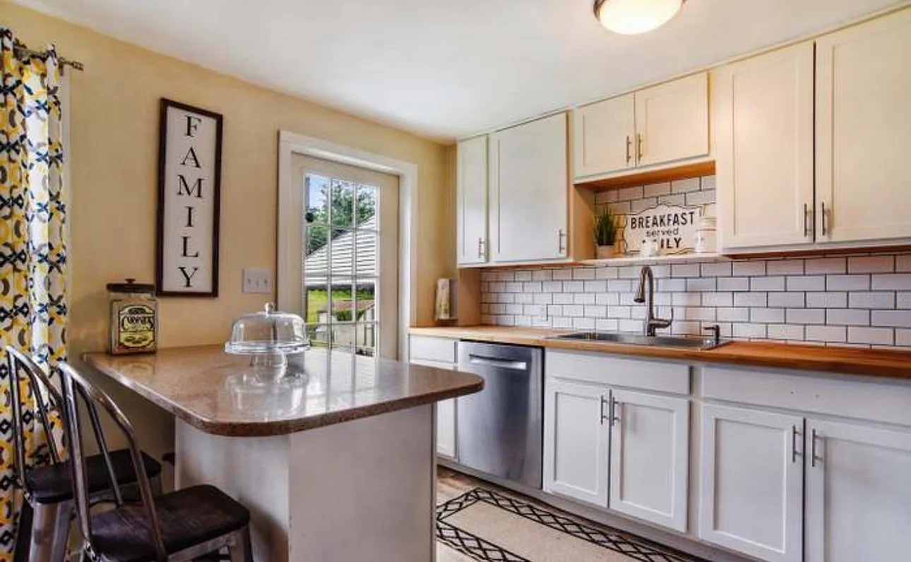 3 bed, 1386 sqft, $2,500 — Photo 1