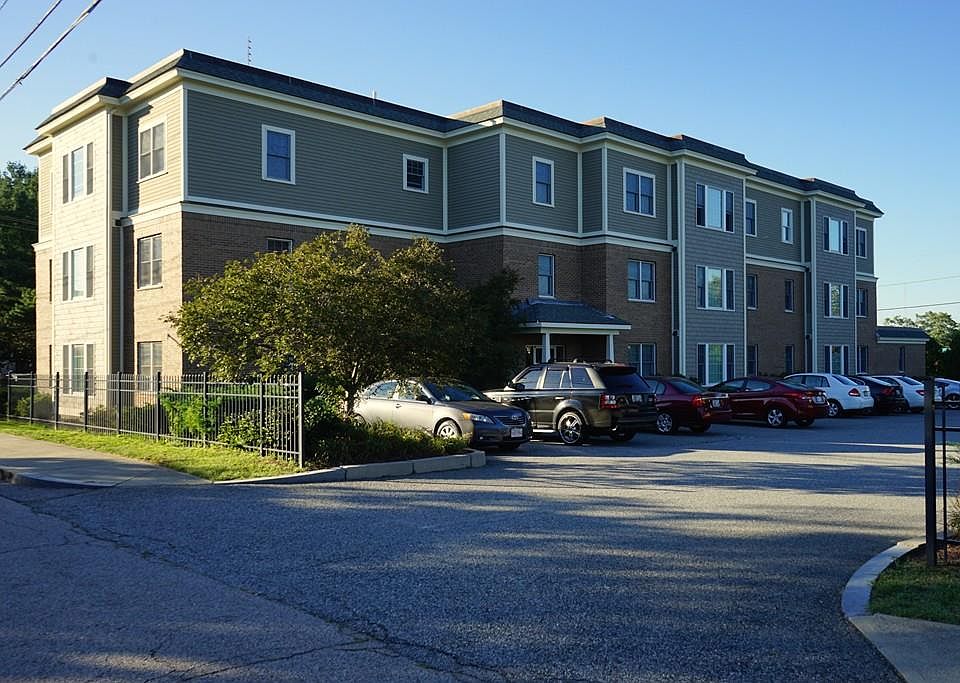 1st image of 600 N Broadway APT 1B