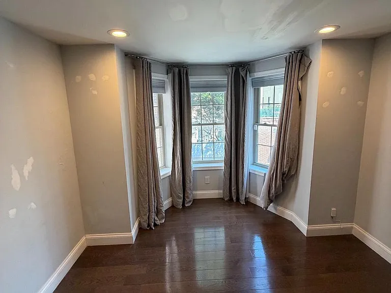 709 S Warnock St — Photo 8