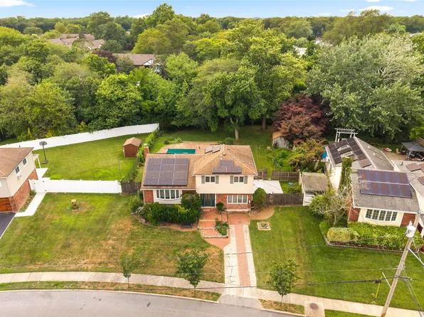 662 Interlaken Lane, North Babylon, NY 11703