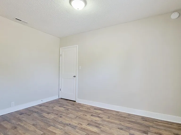 400 Walnut St — Photo 8