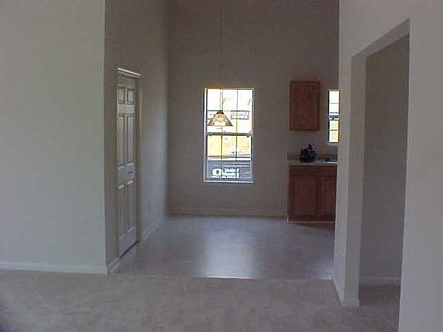 2nd image of 221 Dovetail Cir