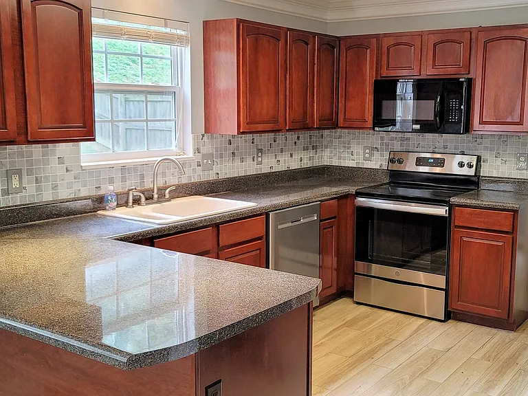 1645 Wolverine Ln — Photo 10