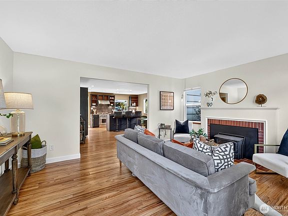 4th image of 8560 37th Avenue SW