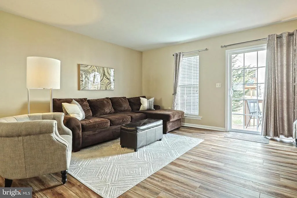2 bed, 2.5 bath, 1750 sqft, $1,995 — Photo 4