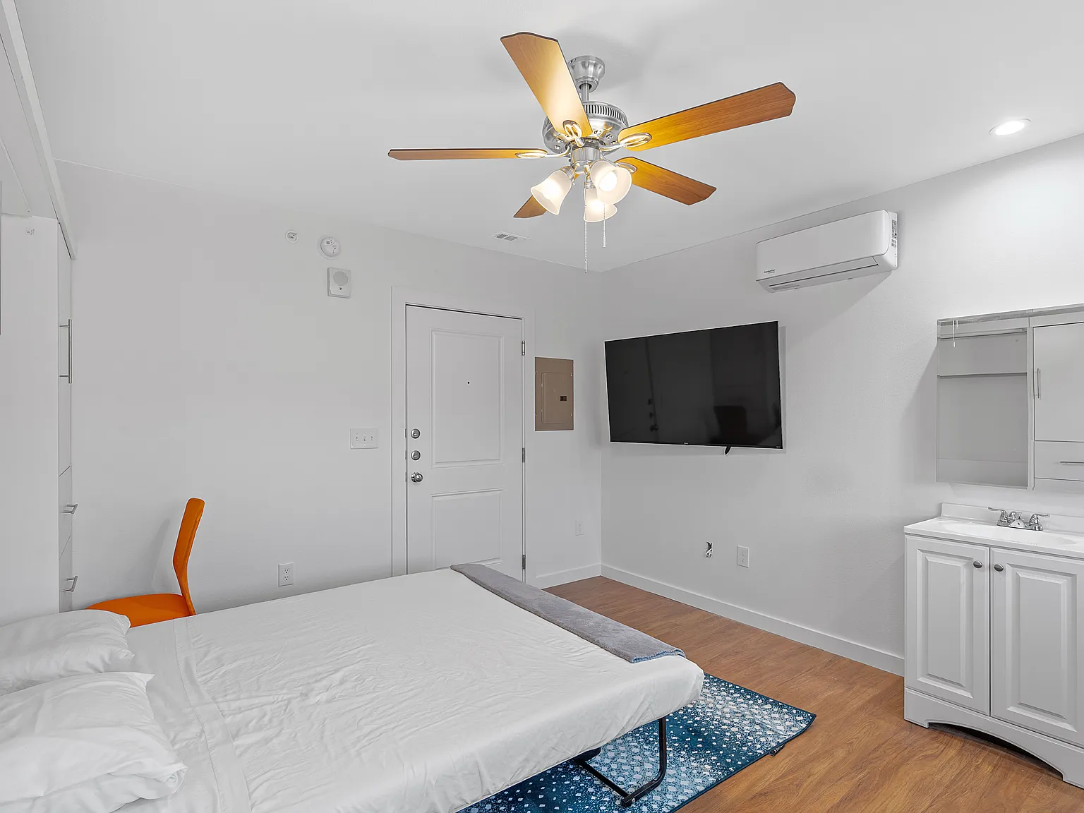Studio, 300 sqft, $1,100 — Photo 4