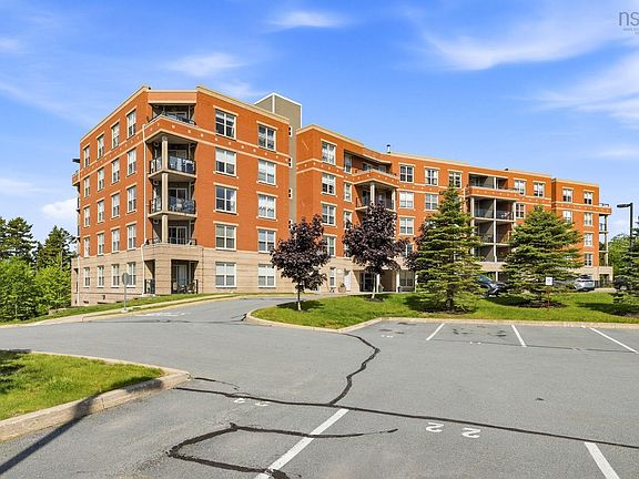 2nd image of 87 Pebblecreek Cres #111
