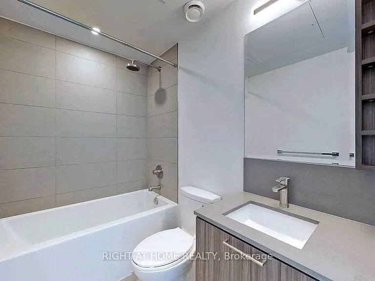 19 Western Battery Rd #Penthouse 11 — Photo 19