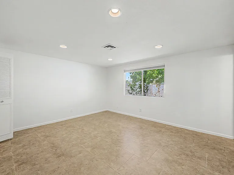 2104 N Comanche Dr — Photo 18