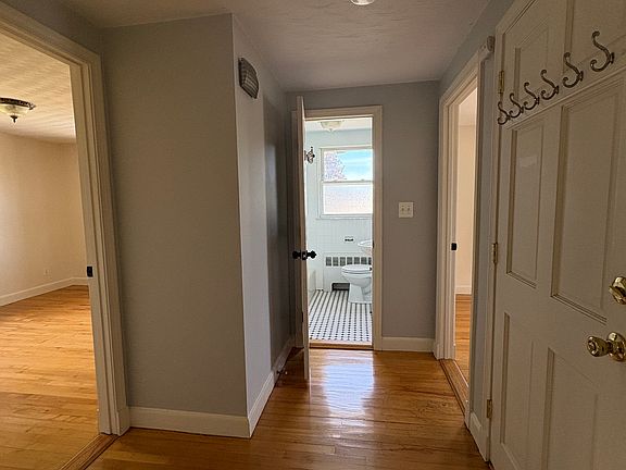 5th image of 34 Gill Rd Unit 4