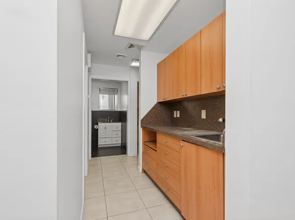 340 East 72nd Street image 8 of 10