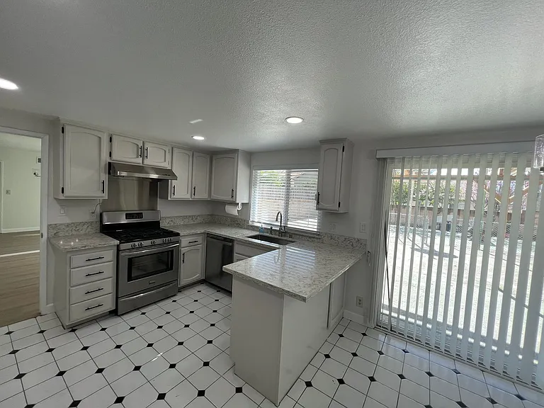 19806 Strathern St — Photo 8