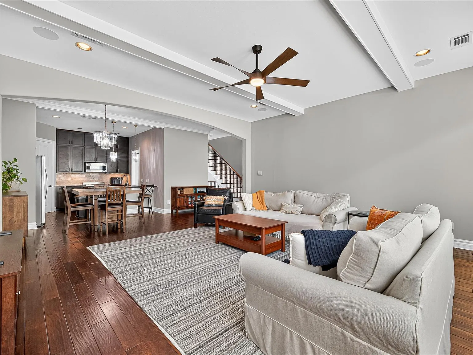 3 bed, 3.5 bath, 2213 sqft, $3,500 — Photo 3