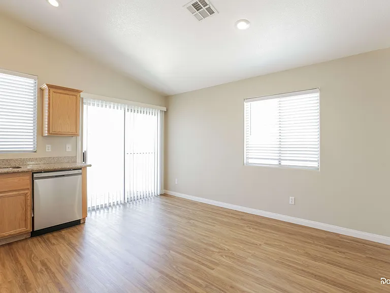 8564 Blowing Pines Dr — Photo 4