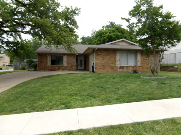 3009 Wayfarer Rd, Bedford, TX 76021