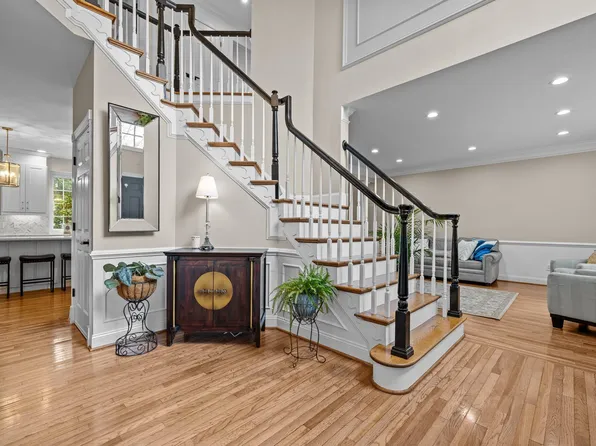 105 Aberson Ct, Cary, NC 27519