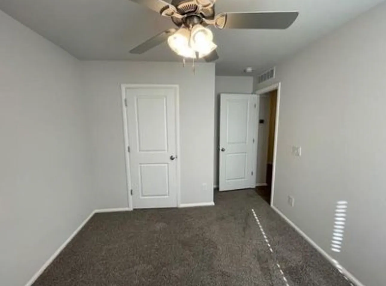 3 bed, 1295 sqft, $1,850 — Photo 3