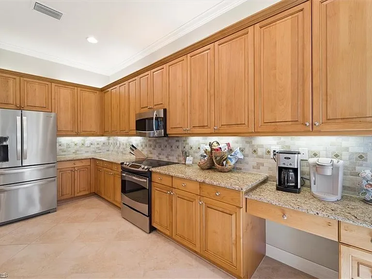 6670 Marbella Ln — Photo 8