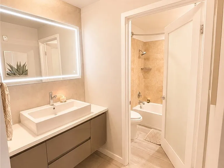 7320 Hawthorn Ave #206 — Photo 18