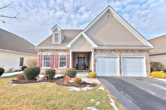 1st image of 44 Edinburgh Dr