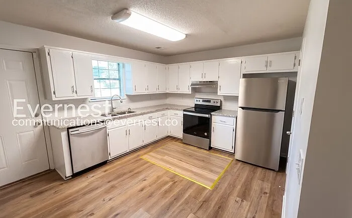 2163 Cheshire Dr — Photo 4