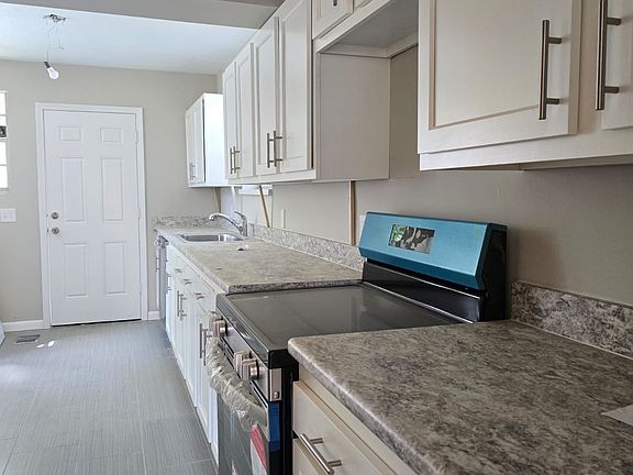 4th image of 3268 Cesery Blvd