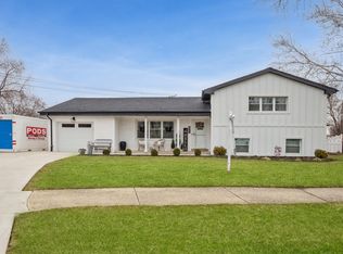 671 Hazel Ct, Roselle, IL 60172