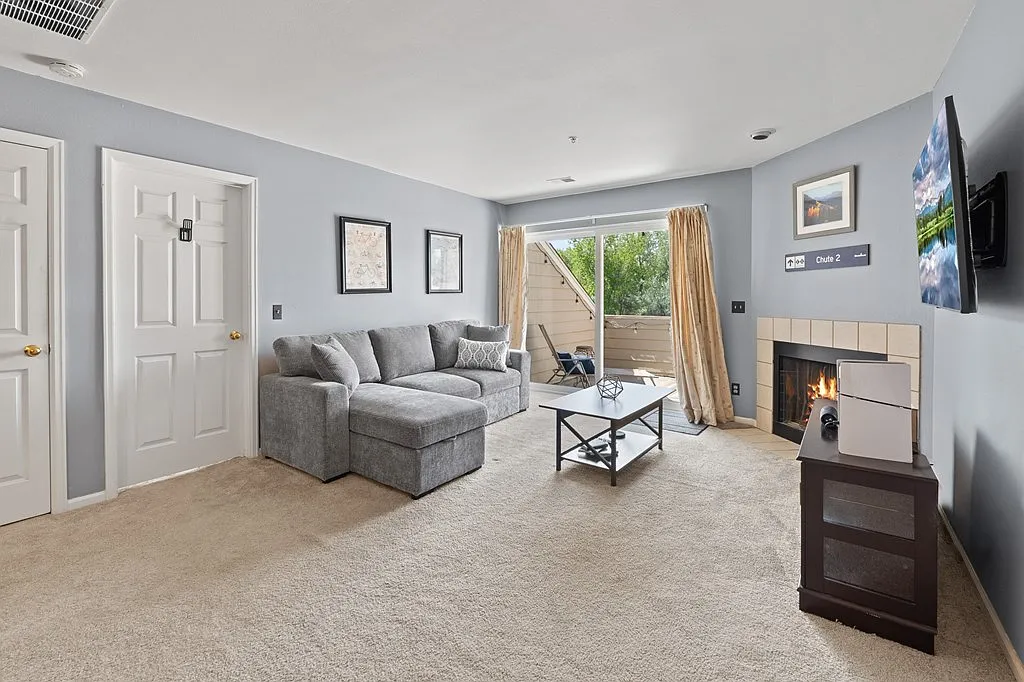 1 bed, 738 sqft, $1,800 — Photo 4