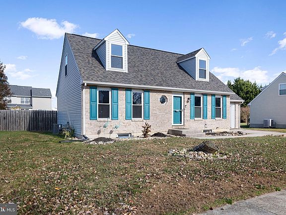 3rd image of 533 Janvier Dr