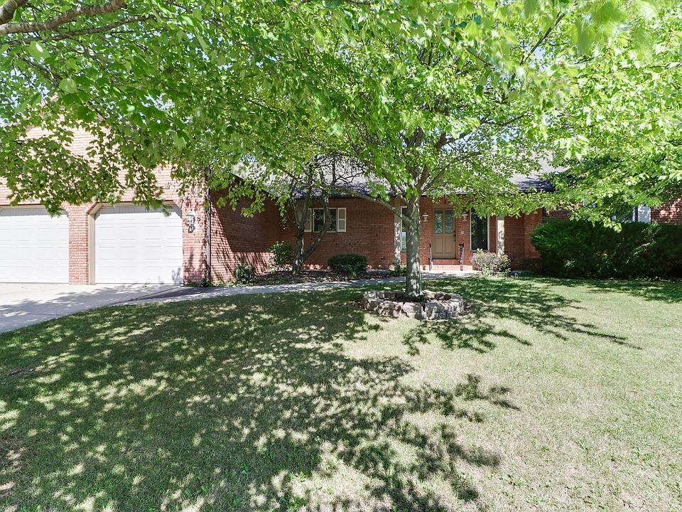 1st image of 906 Ironwood Cc Dr