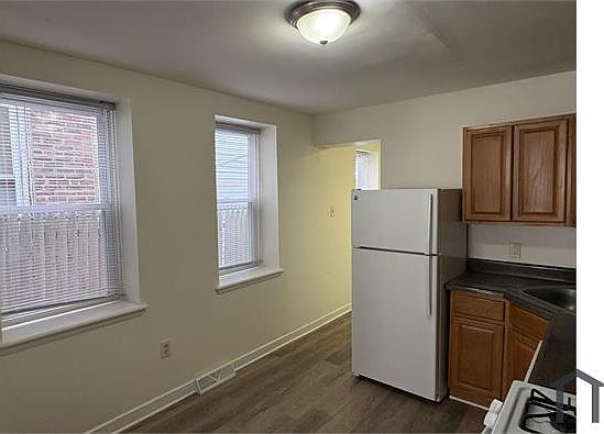 4th image of 78 E Garfield St