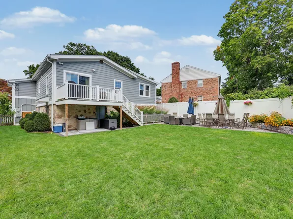 20 Thomas St, Cos Cob, CT 06807