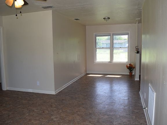 4th image of 1303 E Fordyce Ave