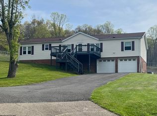 120 Robinwood Dr, Mount Clare, WV 26408