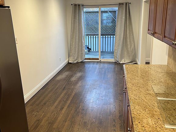 4th image of 128 Dogwood Ave