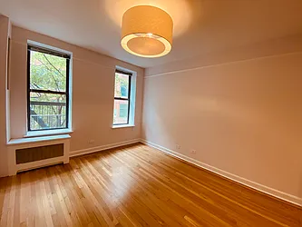 Rented by Metropolis Real Estate of Manhattan