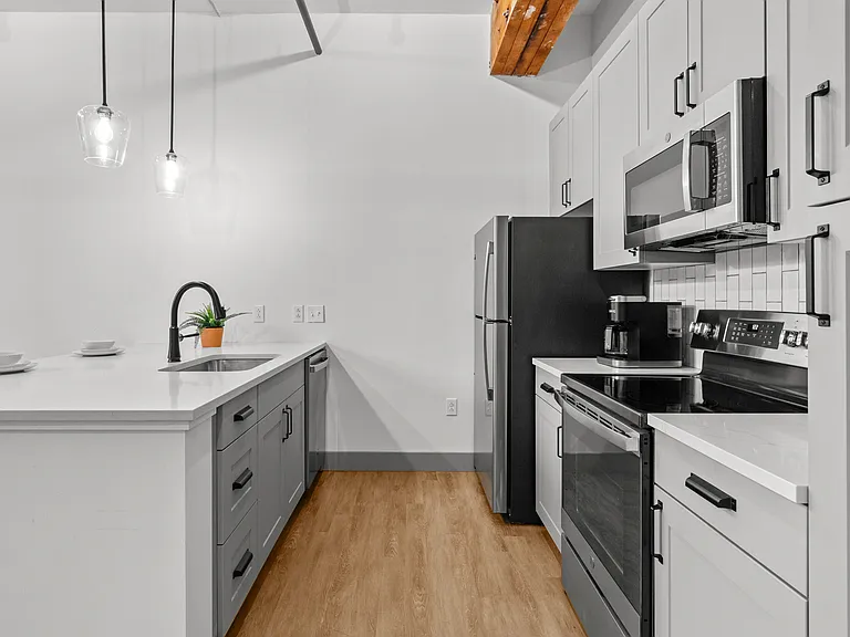 618 N 2nd St — Photo 39