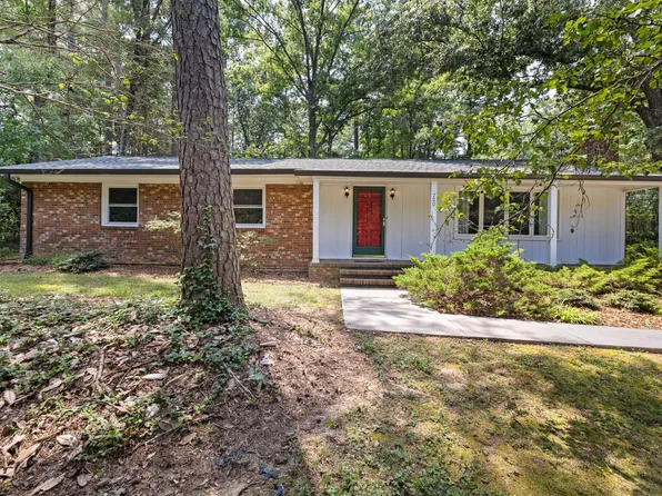 700 Tinkerbell Rd, Chapel Hill, NC 27517