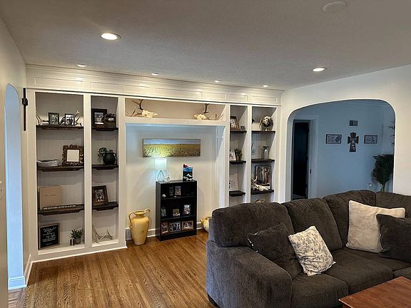 5th image of 409 Alice St